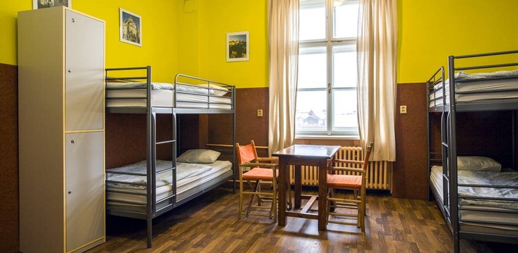 HOSTAL